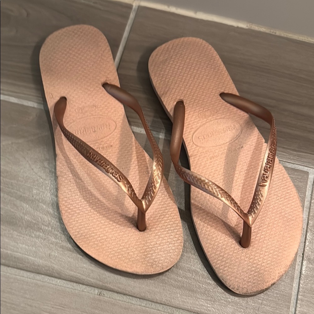 Havaianas Rose Gold Sandals Classic Design